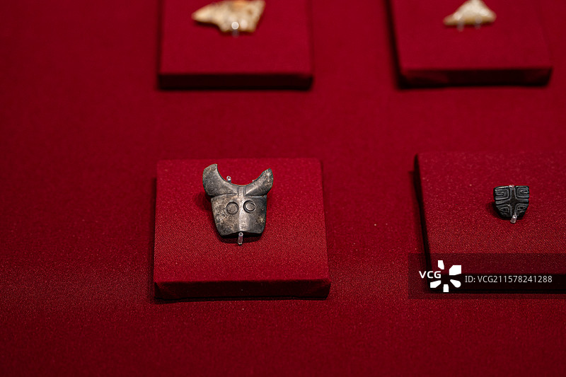 商代 玉牛首 信阳罗山县天湖墓地出土 信阳博物馆图片素材