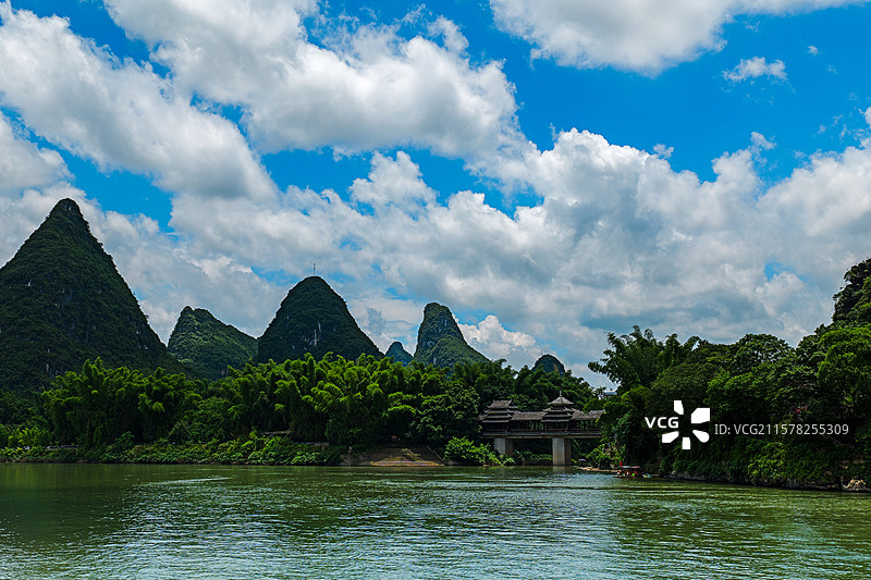 千峰叠翠云边卧，一水澄波画里流（漓江阳朔大桥、兴坪段风光）图片素材