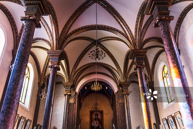 天津紫竹林教堂绚丽内景图片素材