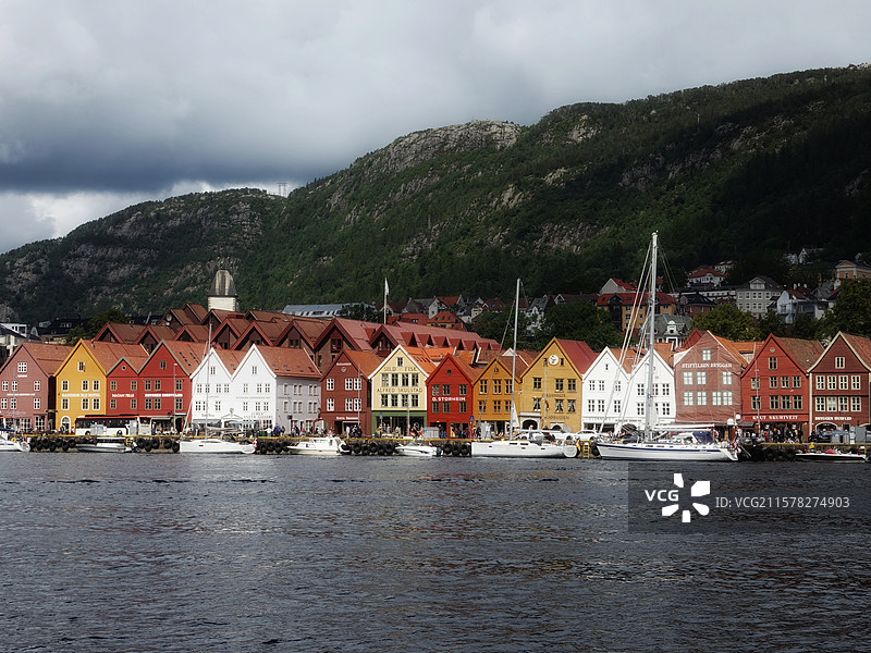 挪威卑尔根布吕根彩色木屋鱼市码头图片素材
