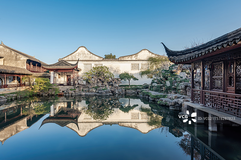 苏州怡园倒影图片素材