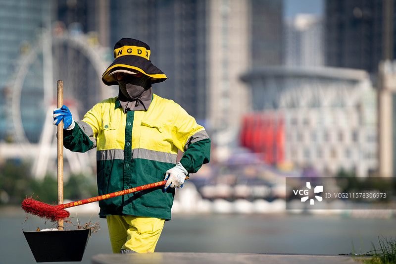 高温下工作劳动者图片素材