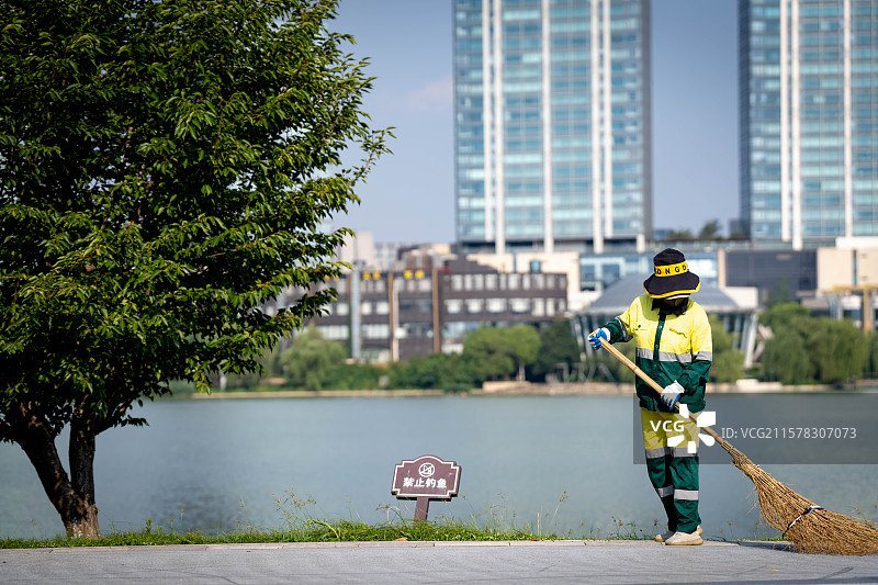 高温下工作劳动者图片素材