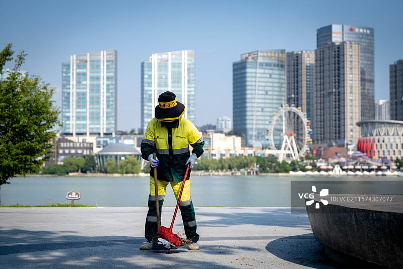 高温下工作劳动者图片素材