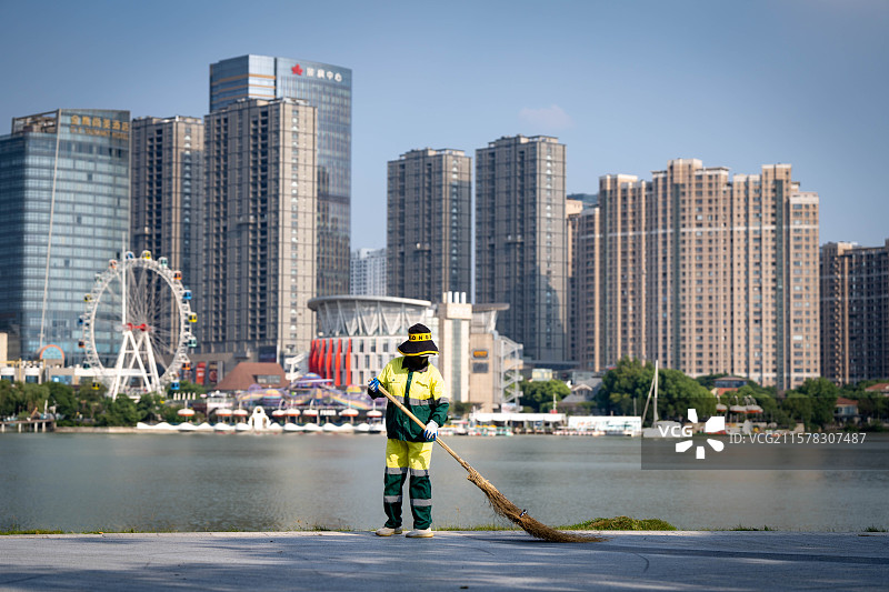 高温下工作的环卫工人图片素材