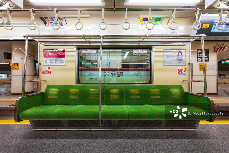 日本福冈县，博多区，博多站Hakata eki，博多駅はかたえき，JR列车车厢内景，福冈地铁内景图片素材