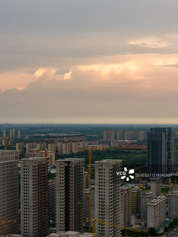 河南周口 文昌大道 城乡一体化示范区 商务区CBD 办公楼 云景 霞光 植物园图片素材