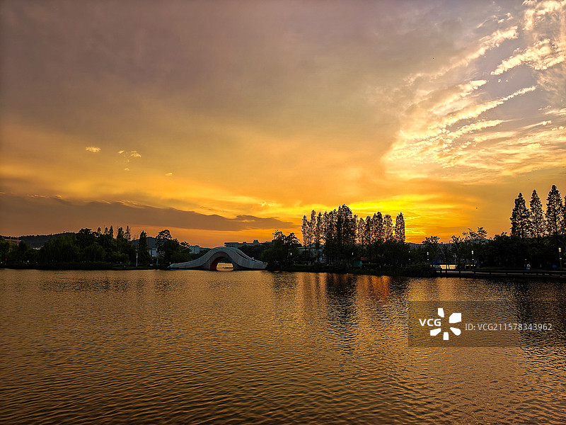 长沙后湖落日金黄图片素材