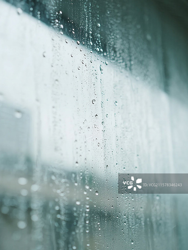 回南天玻璃上的水滴雾气潮湿图片素材