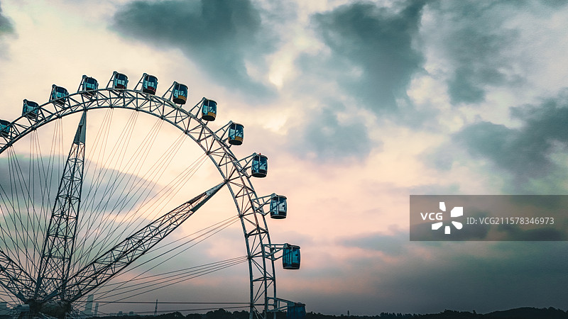 宜兴龙背山森林公园游乐场摩天轮图片素材