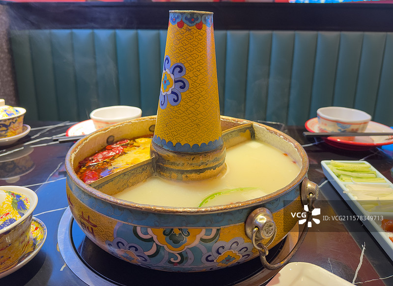 老北京铜锅火锅图片素材