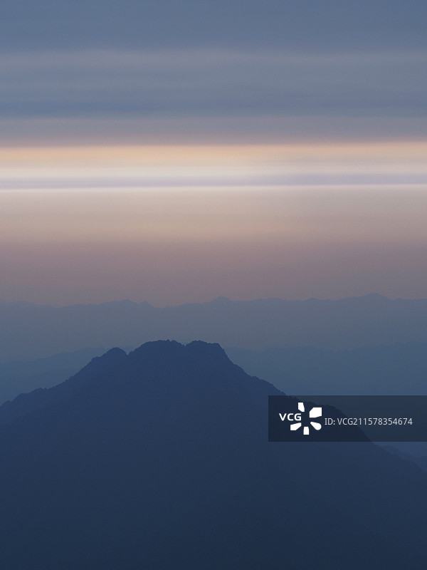 贵州铜仁梵净山的朝阳霞光图片素材