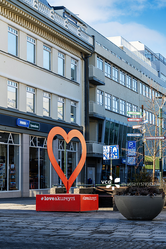 冬季冰岛港口城市阿克雷里图片素材
