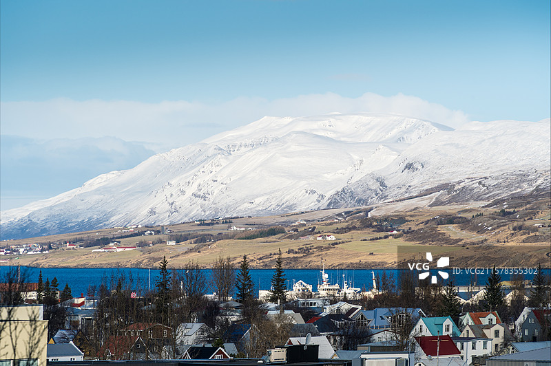 冬季冰岛港口城市阿克雷里图片素材