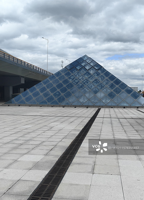 玻璃金字塔图片素材