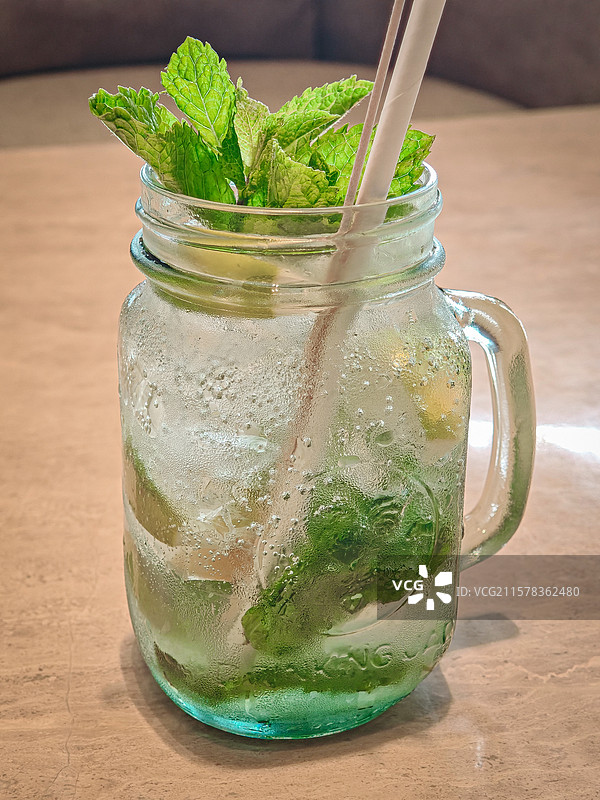 莫吉托鸡尾酒特写图片素材