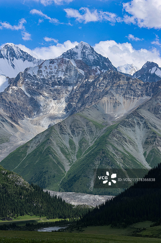 新疆夏塔国家森林公园夏塔古道伊昭公路图片素材