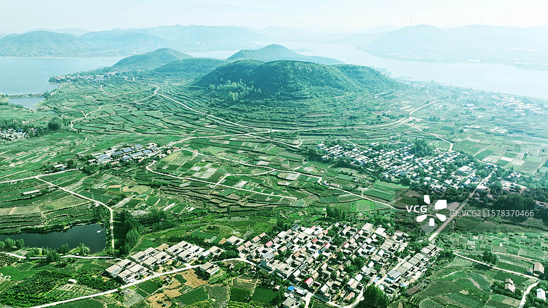 山东省临沂市费县梁邱镇山坡梯田夏日美景图片素材