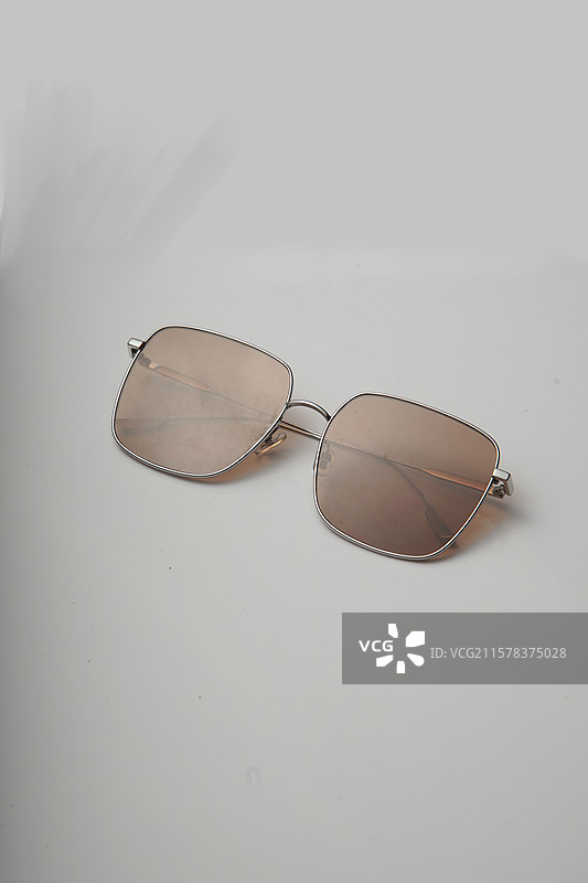 多款时尚潮牌太阳眼镜白底图正面侧面特写 影棚静物拍摄商用合集图片素材