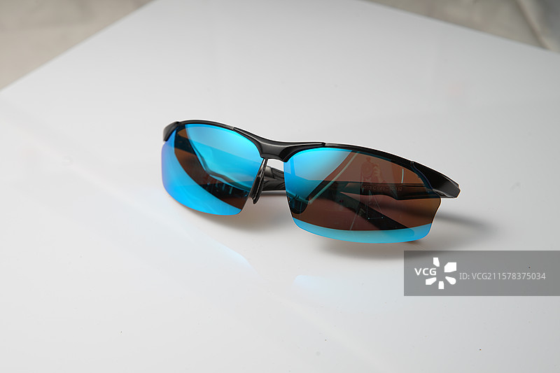 多款时尚潮牌太阳眼镜白底图正面侧面特写 影棚静物拍摄商用合集图片素材