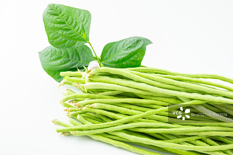 白背景上的新鲜豇豆角图片素材