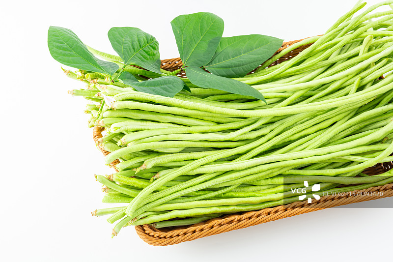 白背景上的新鲜豇豆角图片素材
