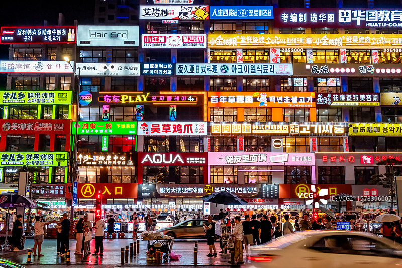 延吉延边大学网红墙夜景图片素材