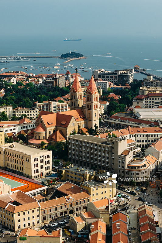 青岛教堂红房子大海航拍图片素材