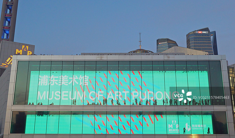 上海浦东美术馆镜厅外部视频灯光秀图片素材