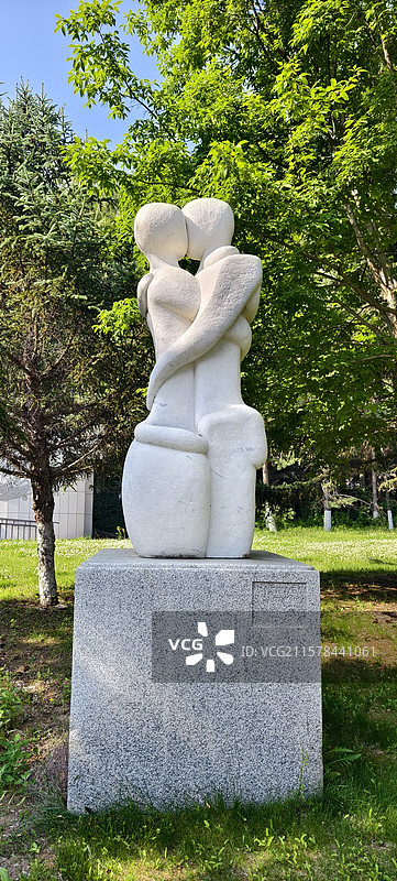 长春世界雕塑公园《爱的春天》云说～越南图片素材