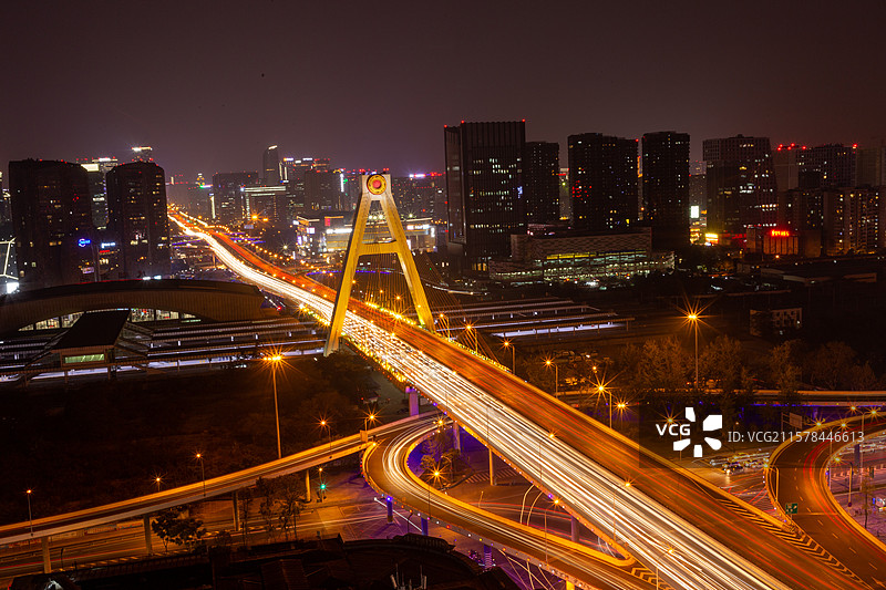 中国四川成都武侯区，人民南路立交桥交通，夜晚城市风景图片素材