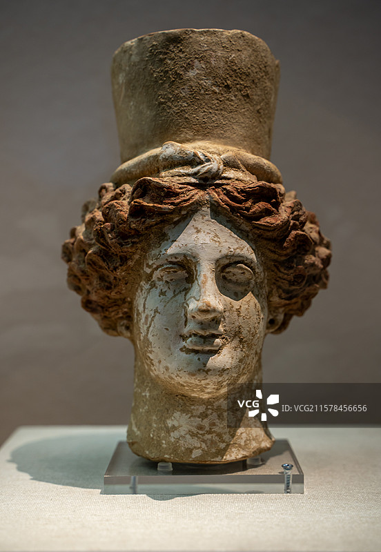 博物馆陈列意大利女神头像雕塑图片素材