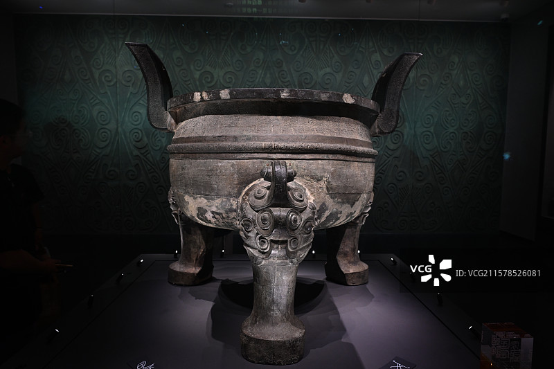 安徽博物院馆藏的青铜器，名为“原鼎”，夏商周时期的青铜器图片素材