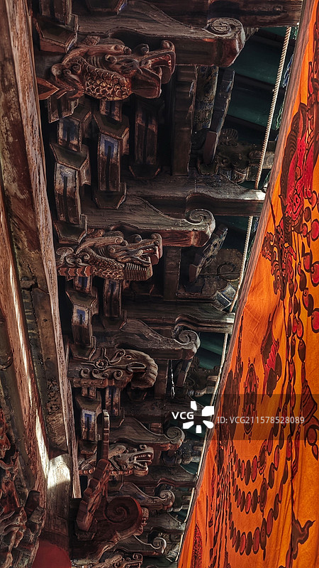 五台山广仁寺，又名十方堂，是藏传佛教寺院，建筑庄严，佛像铜铸，经藏珍贵，还设有藏医门诊。图片素材