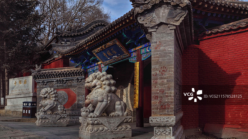 五台山广仁寺，又名十方堂，是藏传佛教寺院，建筑庄严，佛像铜铸，经藏珍贵，还设有藏医门诊。图片素材