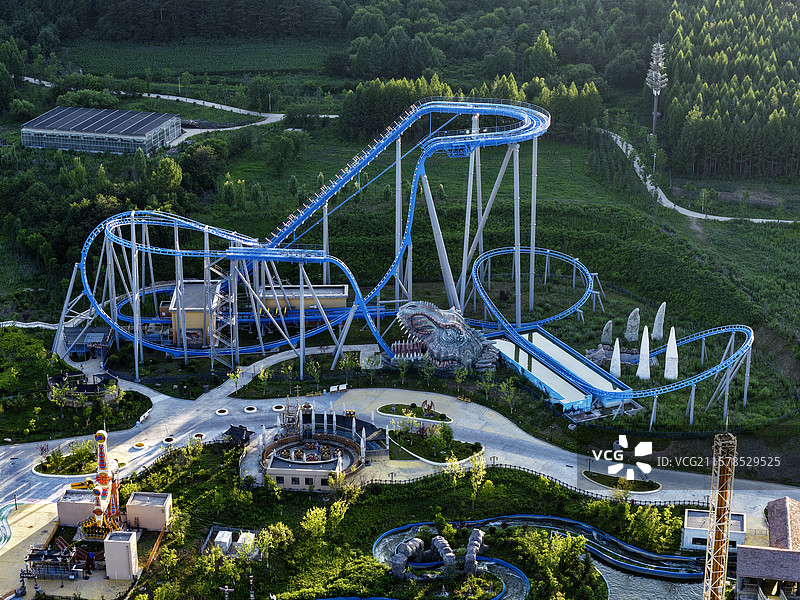 夏季，无人机航拍吉林省延边朝鲜族自治州延吉市恐龙王国游乐场。图片素材