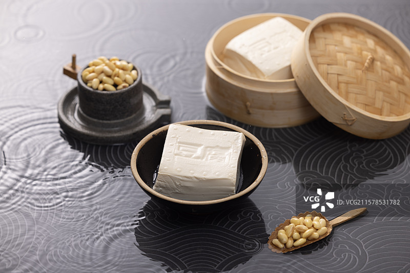 在水面上的豆腐图片素材