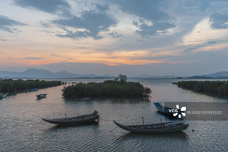 落日下的盐洲岛图片素材