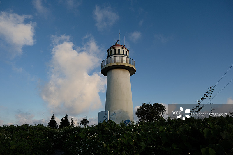 玉环鸡山岛日落时分的灯塔图片素材