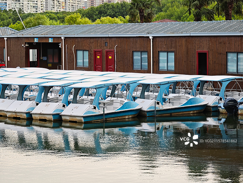 公园游船码头图片素材