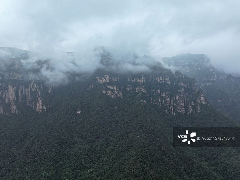 航拍河南林州太行山大峡谷夏季风光图片素材