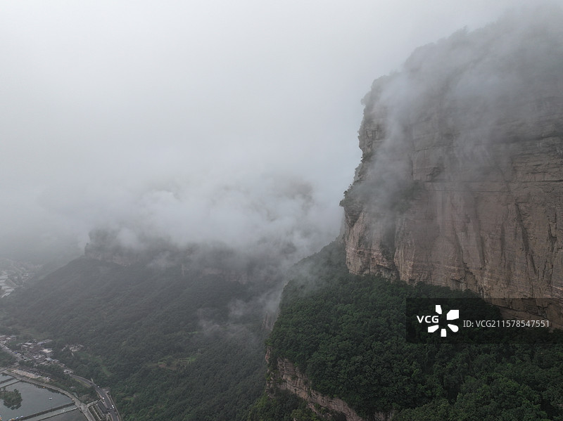 航拍河南林州太行山大峡谷夏季风光图片素材
