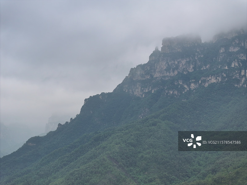 航拍河南林州太行山大峡谷夏季风光图片素材
