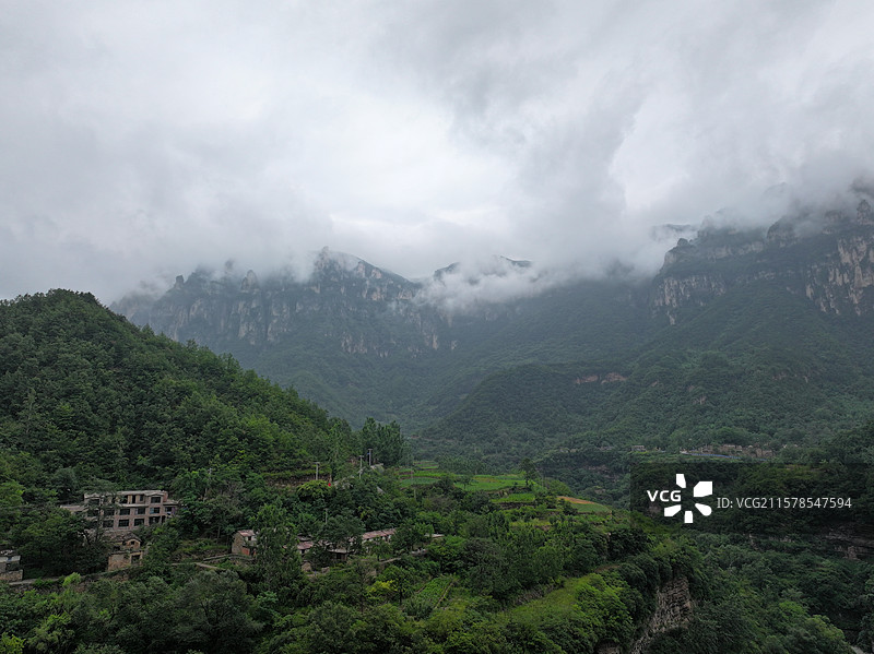 航拍河南林州太行山大峡谷夏季风光图片素材