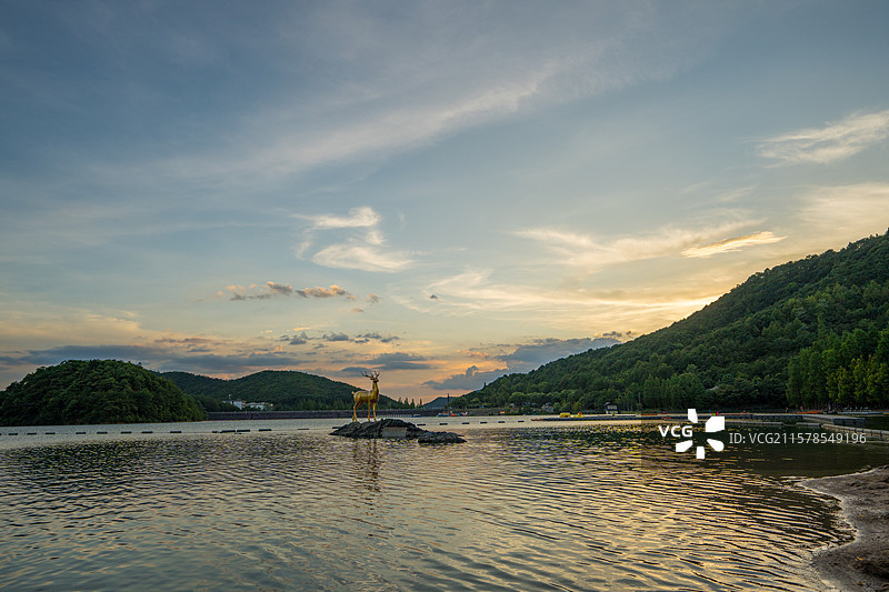 台风前夕金华山的云卷云舒图片素材