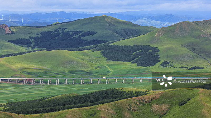 河北张家口：小暑时节桦皮岭草原天路雨后绿野仙踪天然图画图片素材