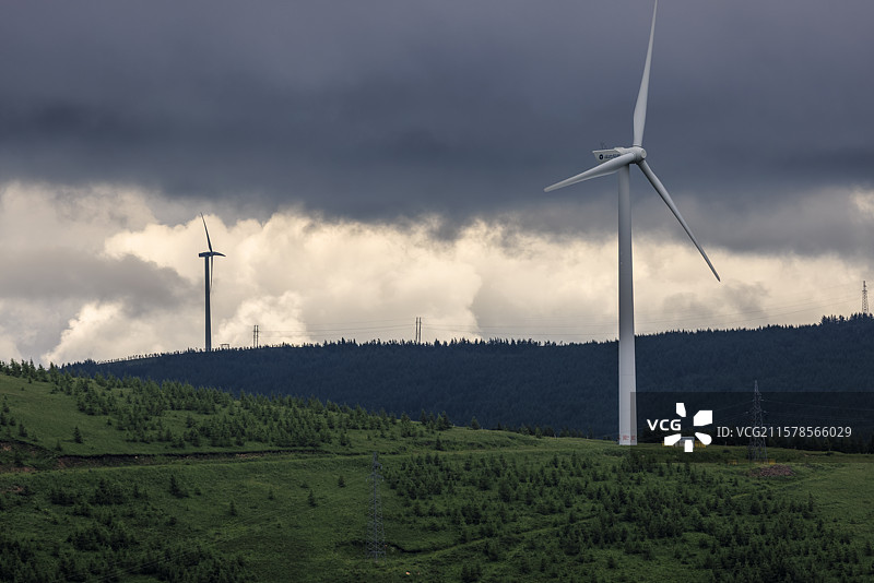 河北张家口：小暑时节桦皮岭草原天路雨后绿野仙踪天然图画图片素材