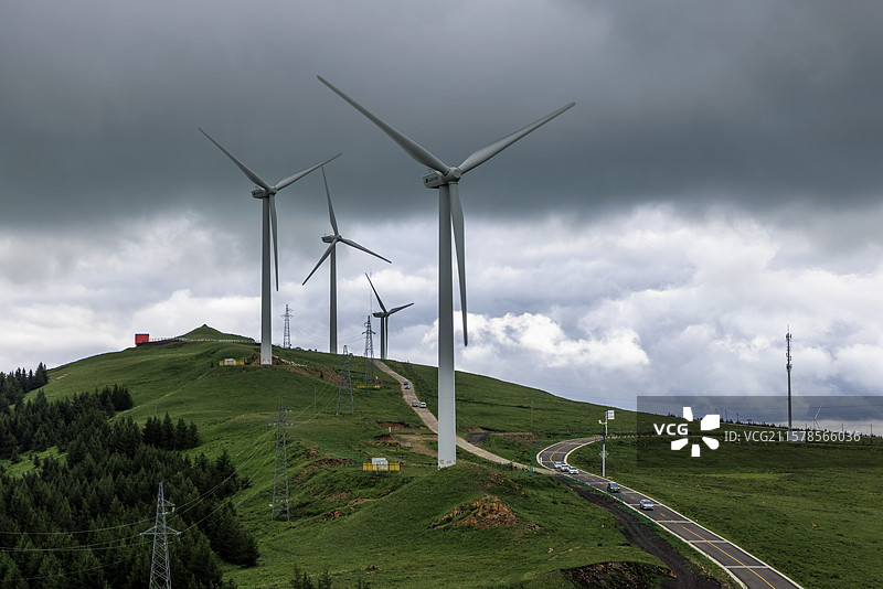 河北张家口：小暑时节桦皮岭草原天路雨后绿野仙踪天然图画图片素材