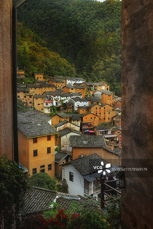 初秋远中近景都有的皖南建筑阳产土楼图片素材