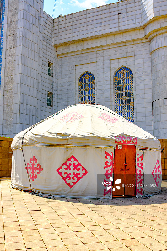 哈萨克斯坦阿拉木图城市地标建筑著名的城市景观图片素材